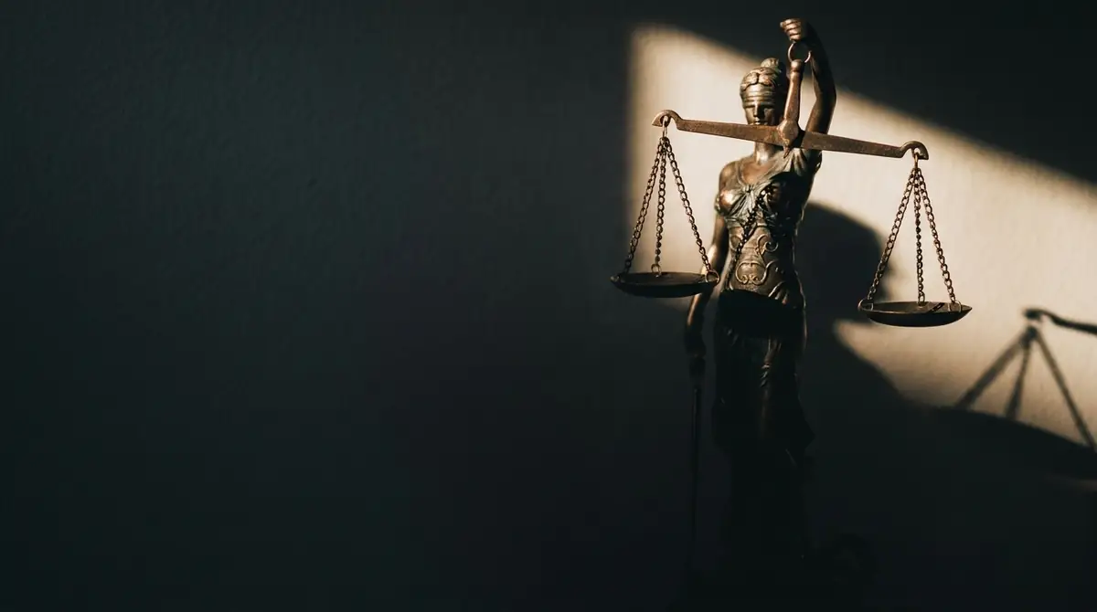 Google Ads for personal injury law firms in Calgary — bronze scales of justice.